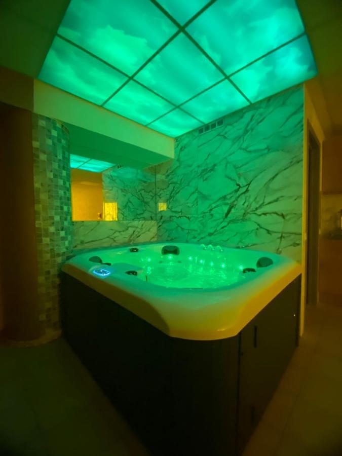 Jacuzzi Apartament Old Town Klaipėda Exteriér fotografie